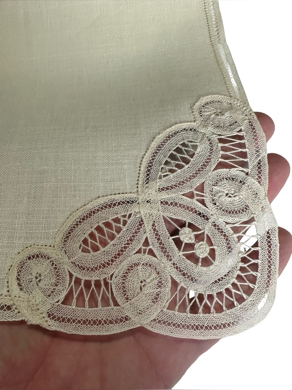 Vtg Battenberg Lace Dinner Napkins Set of 12 Cream Fine Linen 17x17 Christmas